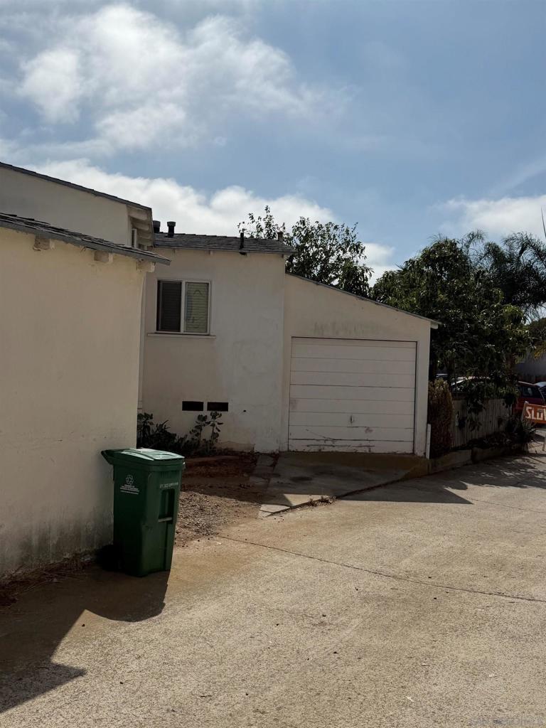 2426 Seaside St Property Photo 4