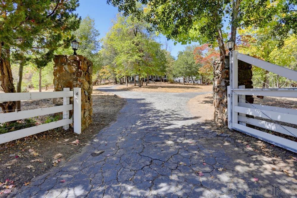 4402 Pine Hills Road Property Photo 1
