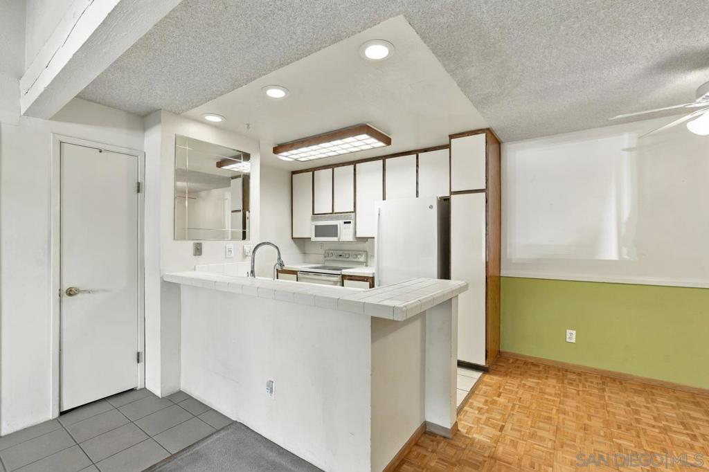 9169 Village Glen 256 Property Photo 24