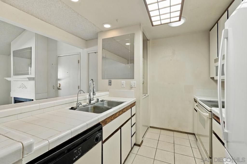 9169 Village Glen 256 Property Photo 27