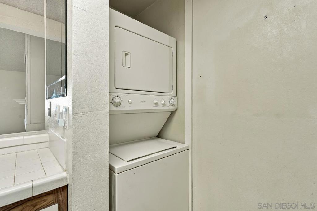 9169 Village Glen 256 Property Photo 28