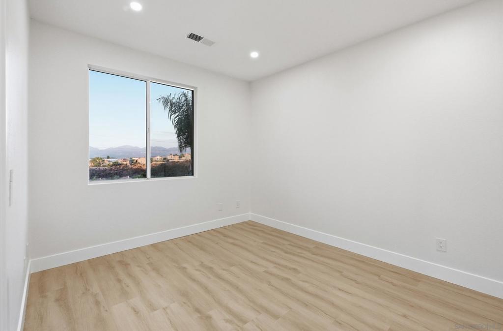 12086 Little Silver Ct Property Photo 32
