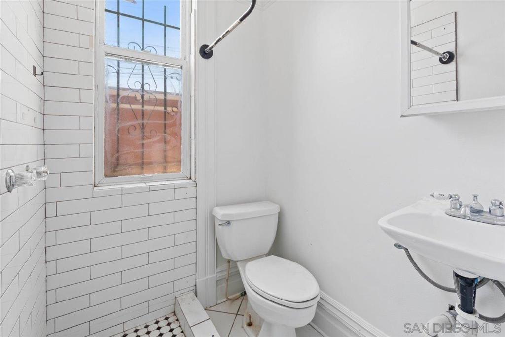 906 A Ave Property Photo 14