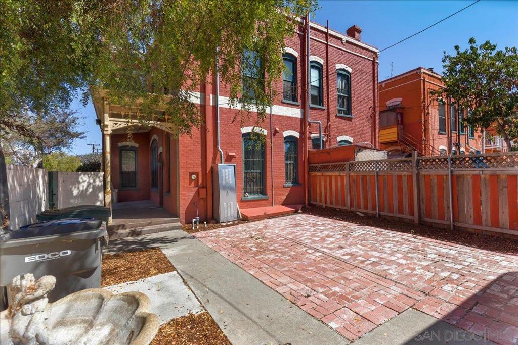 906 A Ave Property Photo 15