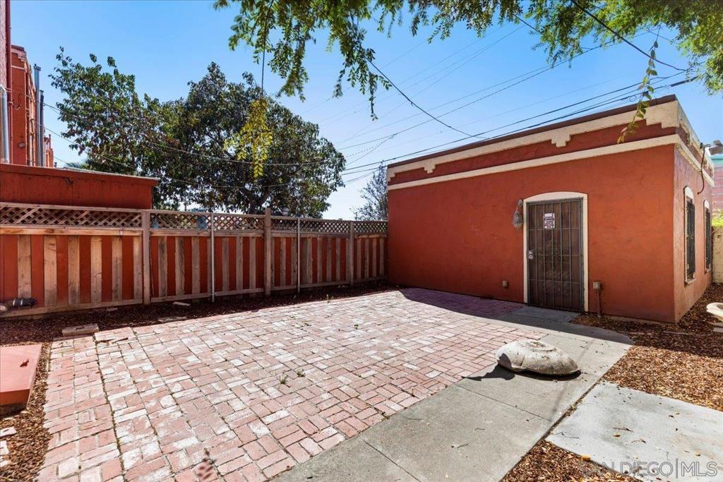 906 A Ave Property Photo 17