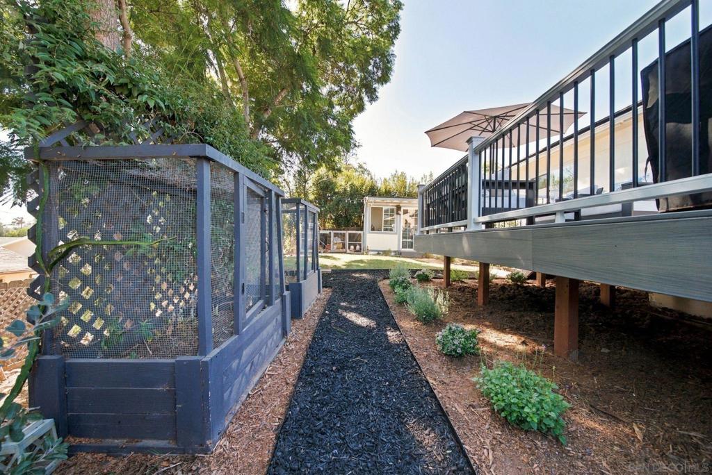 8845 Fabienne Way Property Photo 34