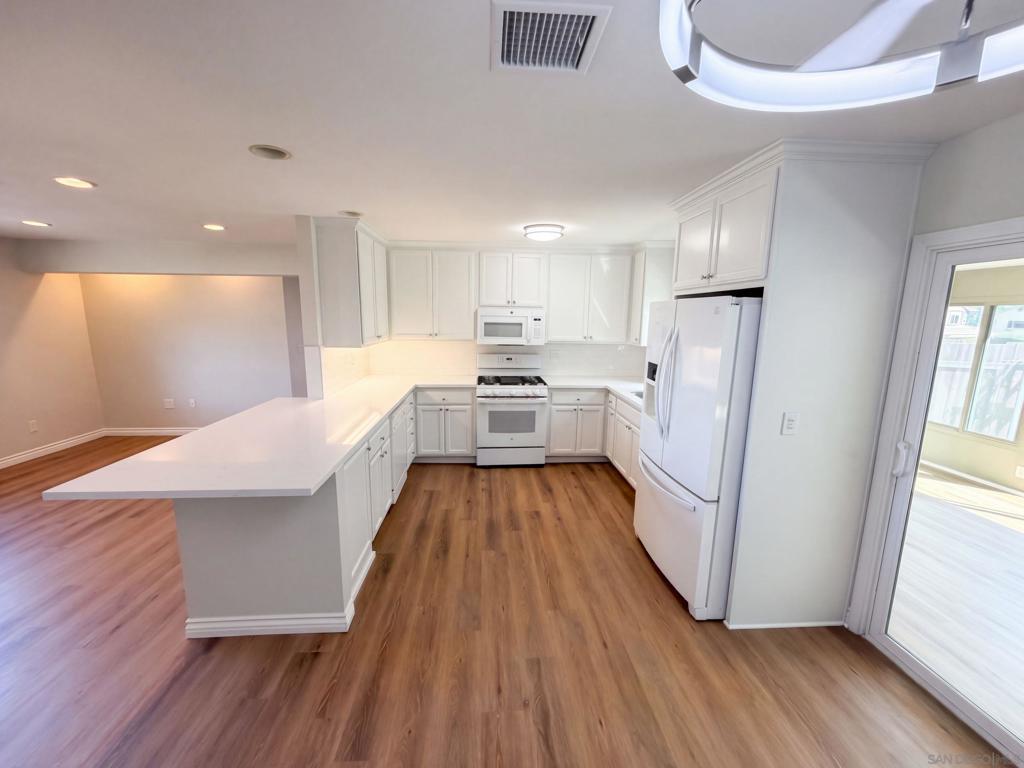 8517 Rhone Property Photo 2