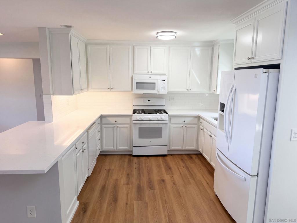 8517 Rhone Property Photo 9