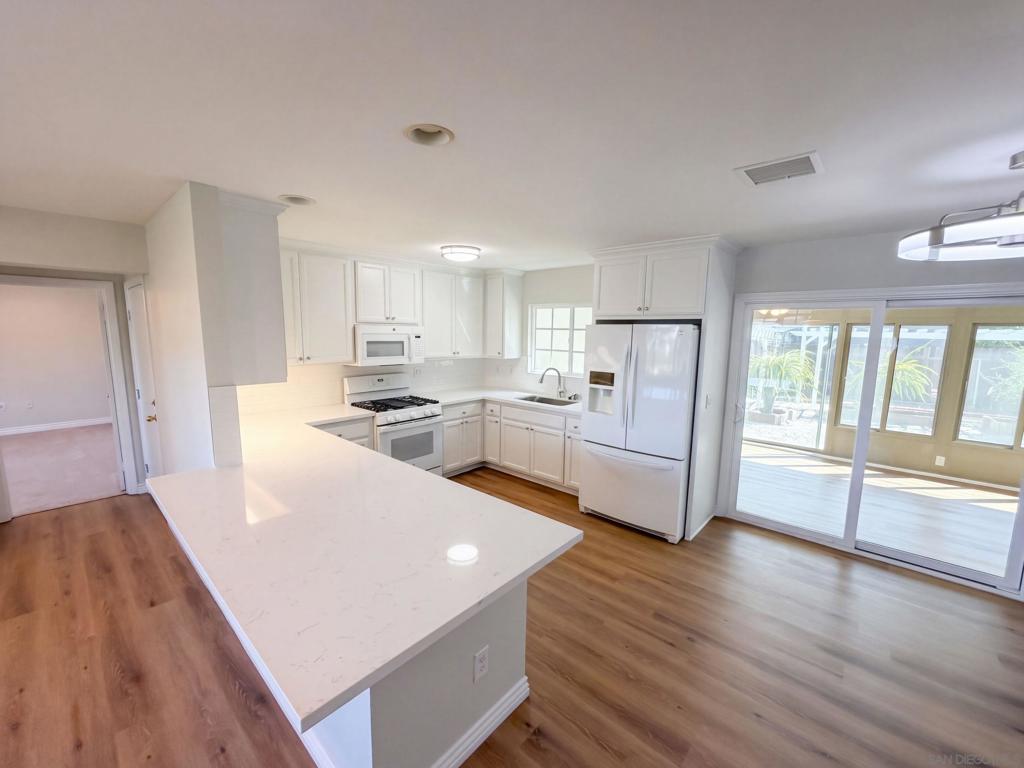 8517 Rhone Property Photo 10