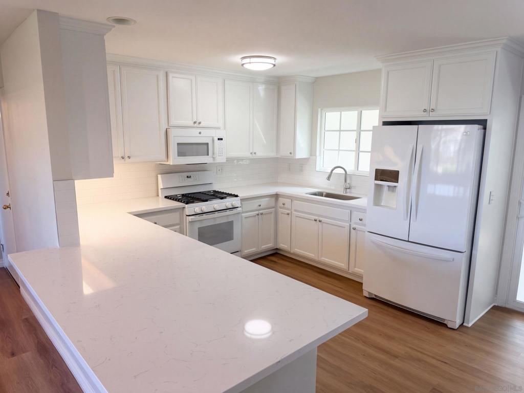 8517 Rhone Property Photo 11
