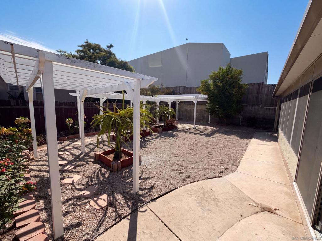 8517 Rhone Property Photo 26