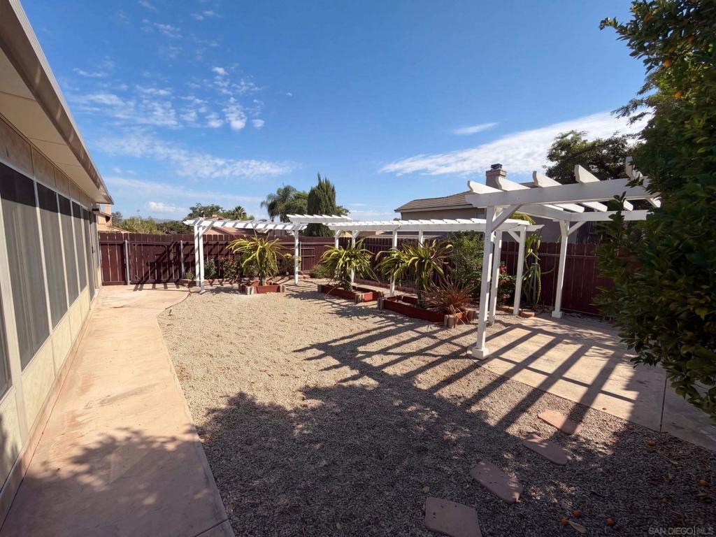 8517 Rhone Property Photo 27