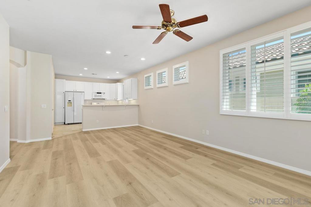 977 Blackhawk Dr Property Photo 2