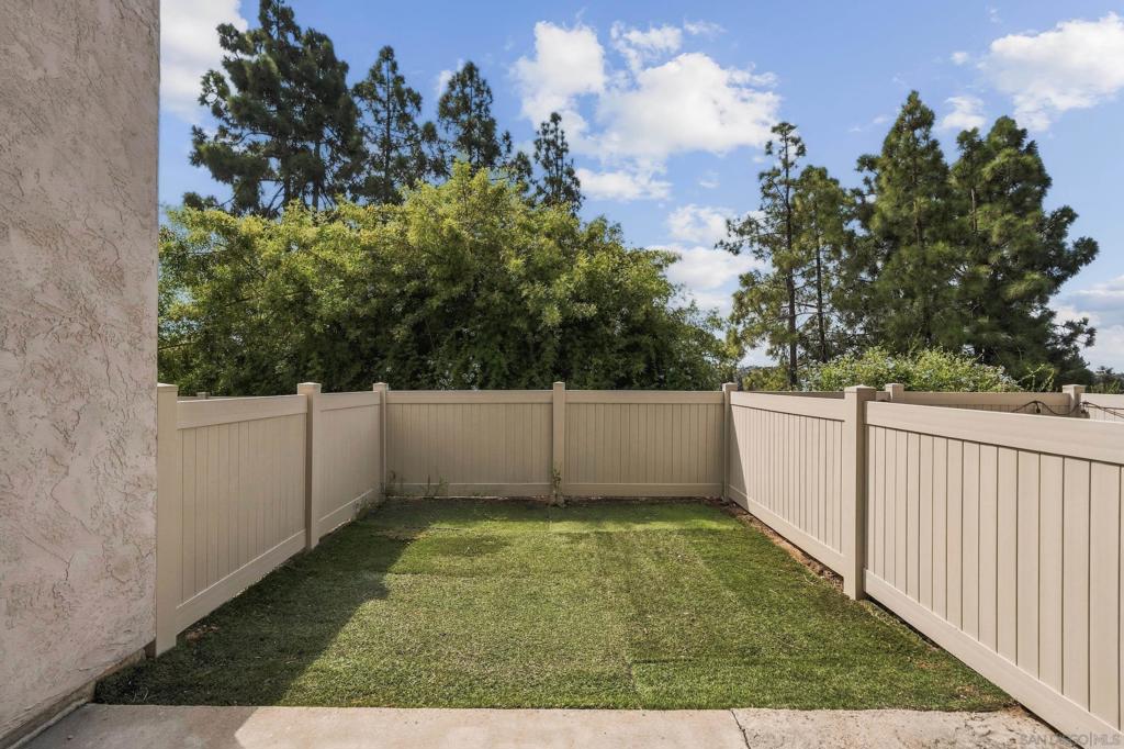 1687 Melrose Ave D Property Photo 2