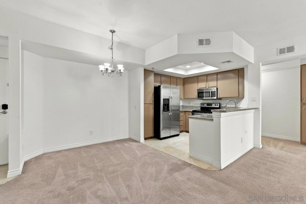 680 Camino De La Reina 2201 Property Photo 5