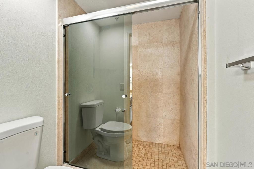 680 Camino De La Reina 2201 Property Photo 13