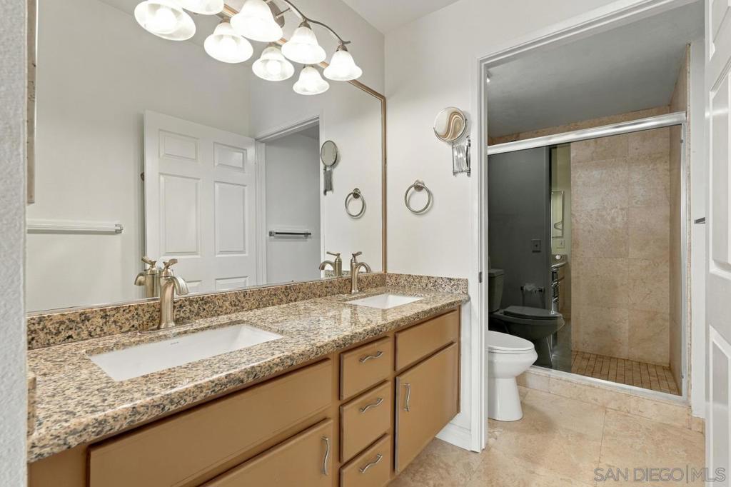 680 Camino De La Reina 2201 Property Photo 17