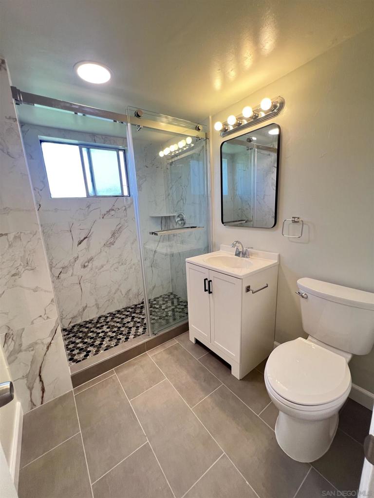 464 Woodlawn Dr D Property Photo 6