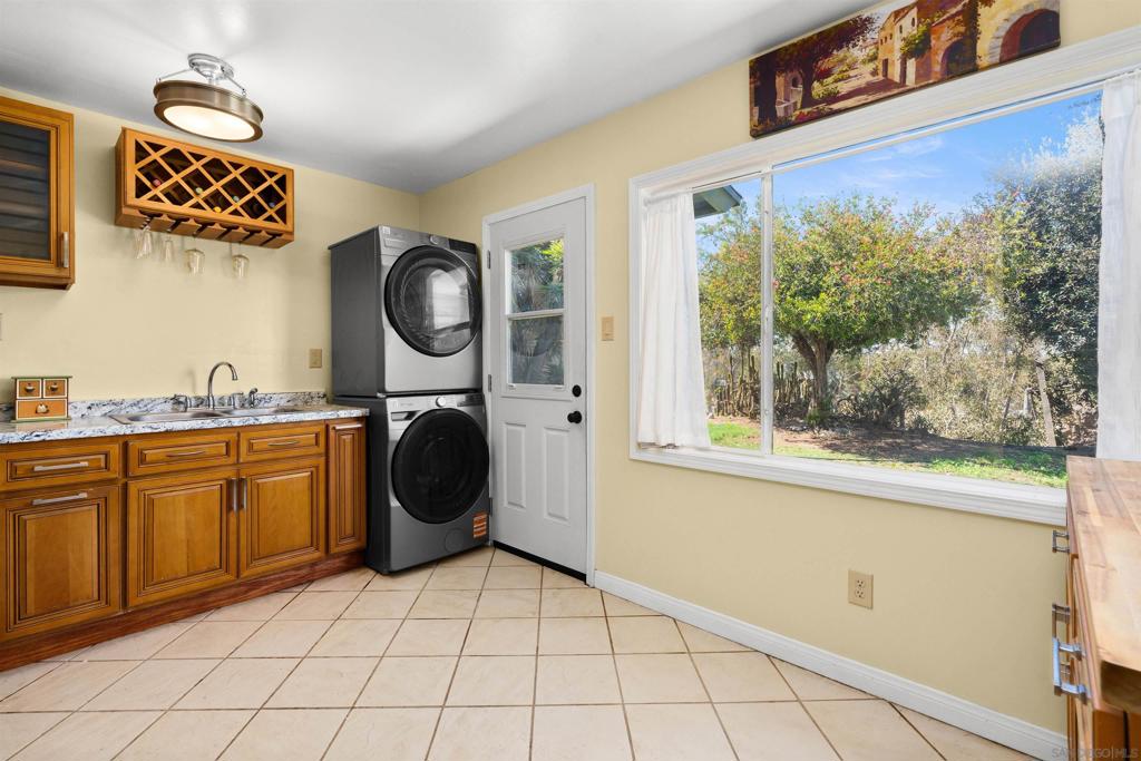 772 Cardiff St Property Photo 13