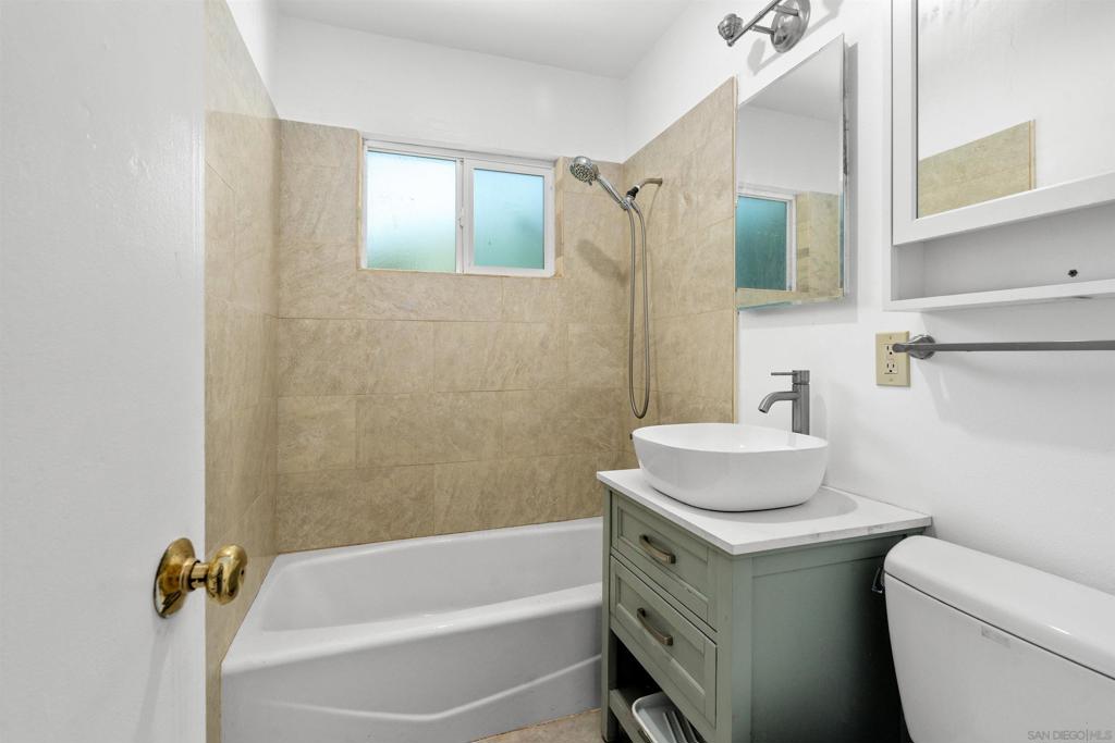 772 Cardiff St Property Photo 17