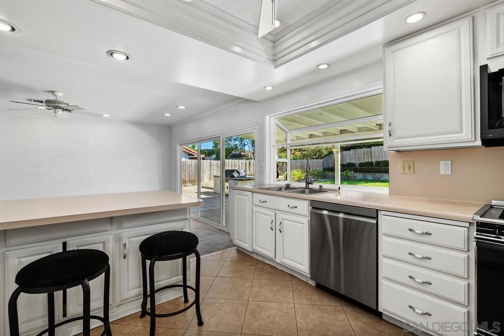 648 E J Street Property Photo 16