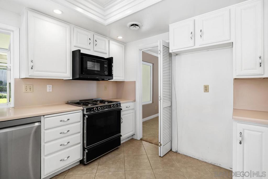 648 E J Street Property Photo 18