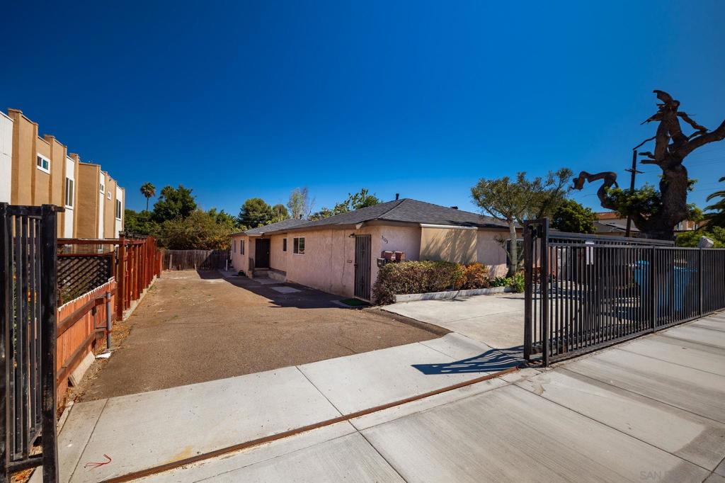 3103 3105 Central Property Photo 32