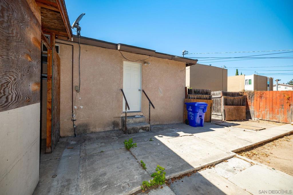 3103 3105 Central Property Photo 41