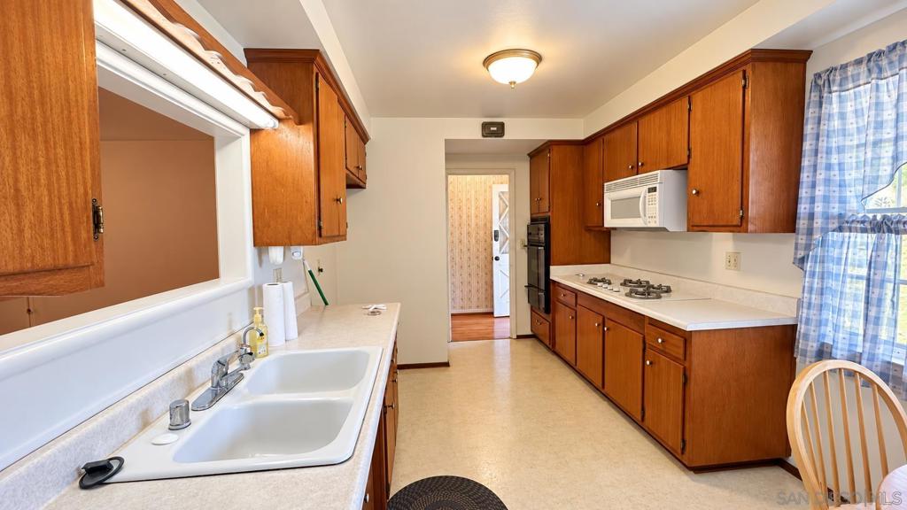 47 E Shasta Street Property Photo 6