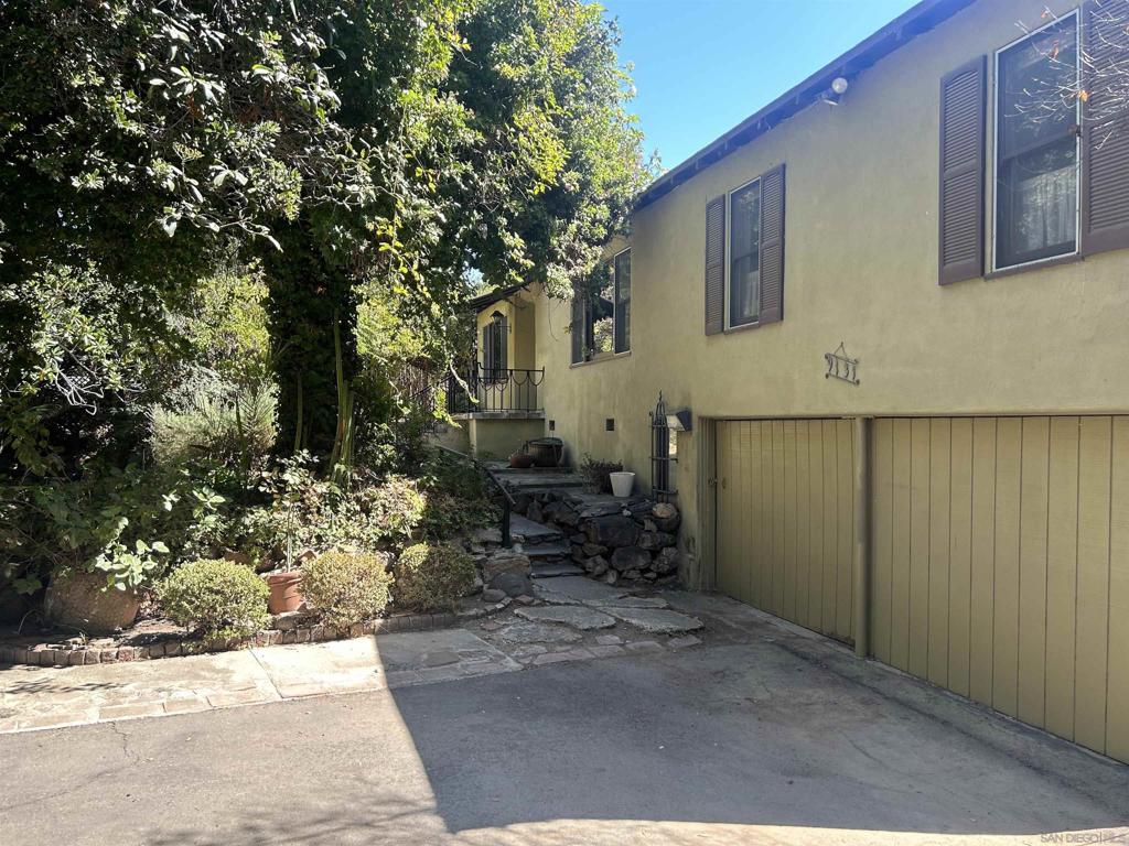 9131 Madison Ave Property Photo 4
