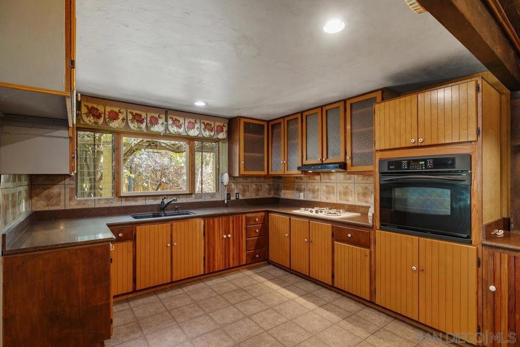 9131 Madison Ave Property Photo 12