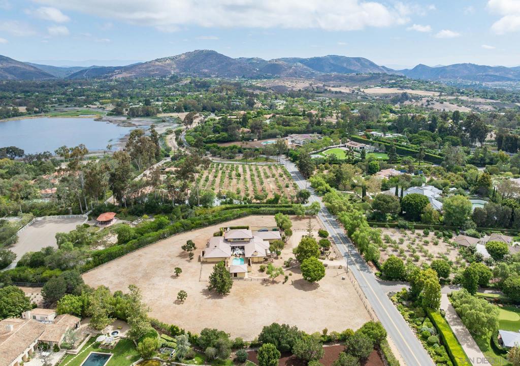 6358 Lago Lindo Property Photo 1