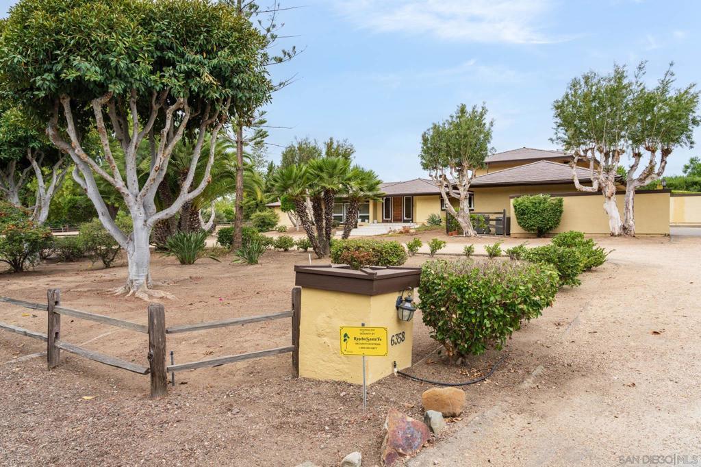 6358 Lago Lindo Property Photo 5
