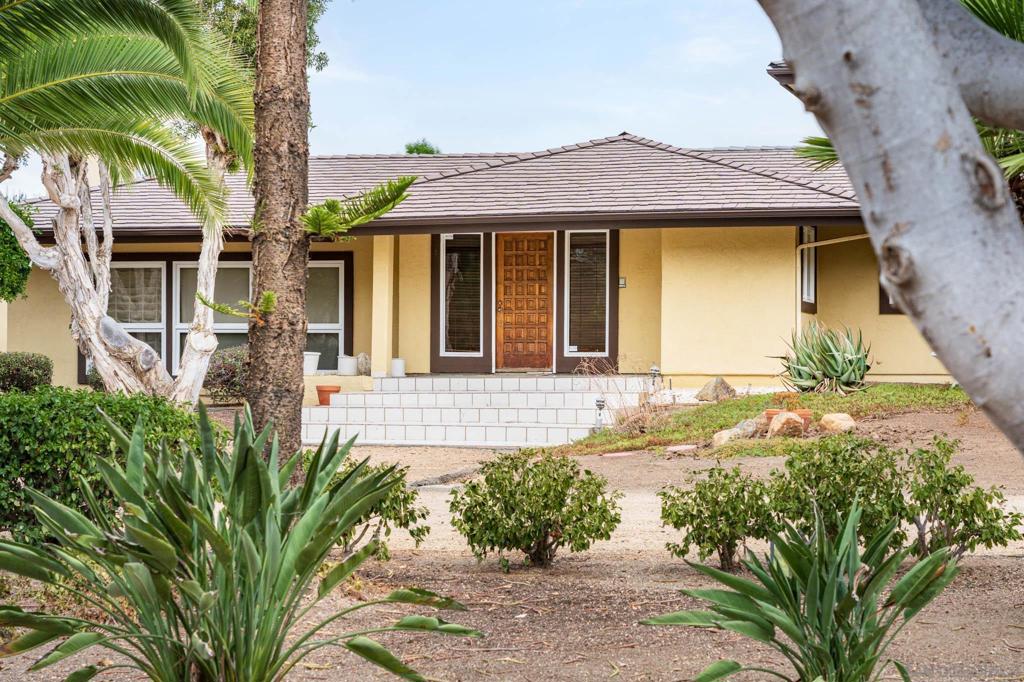 6358 Lago Lindo Property Photo 6