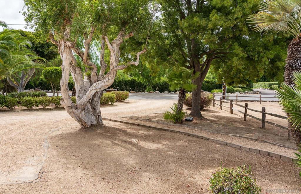 6358 Lago Lindo Property Photo 8