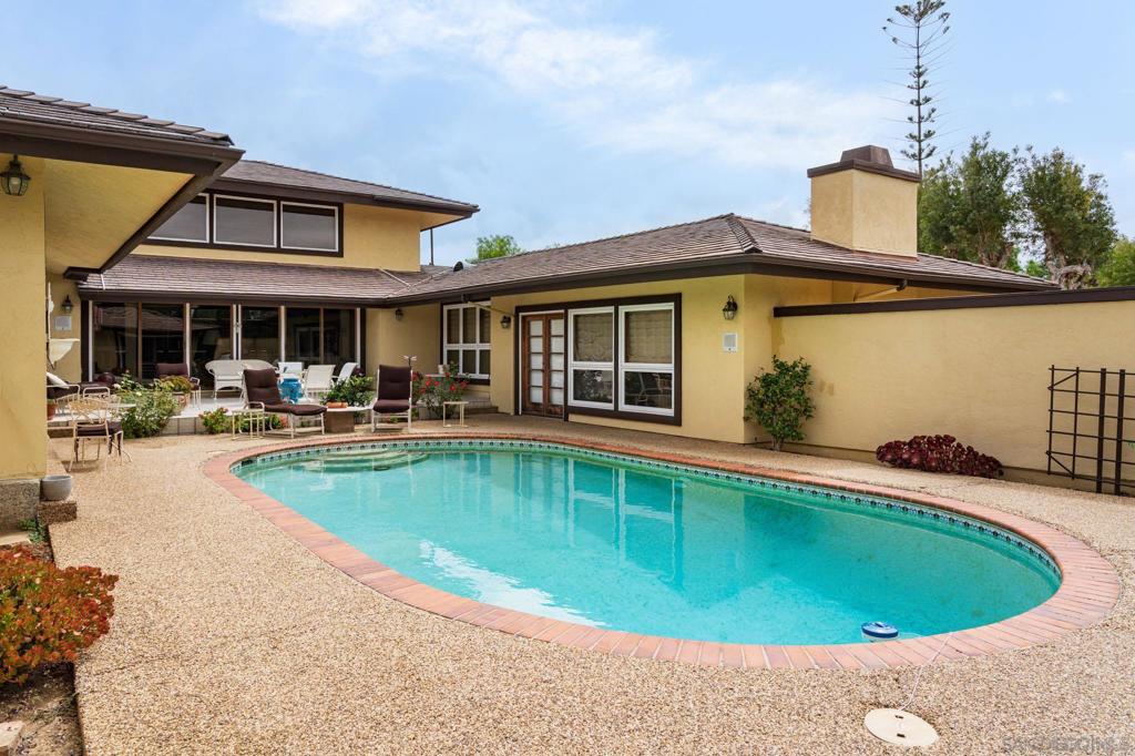 6358 Lago Lindo Property Photo 10