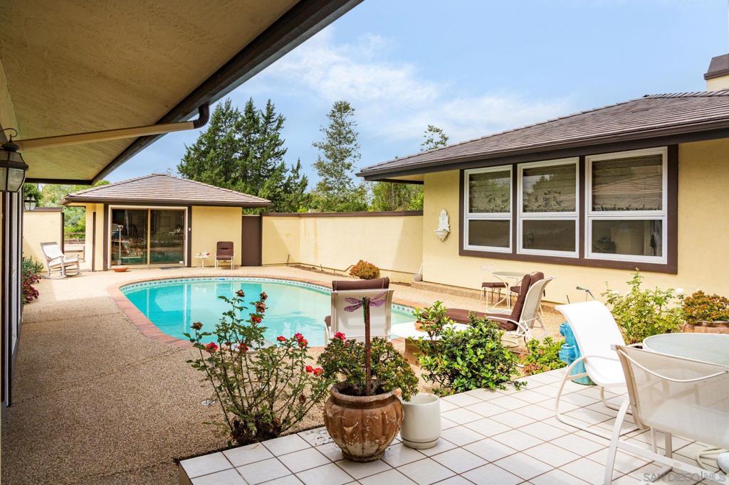 6358 Lago Lindo Property Photo 11