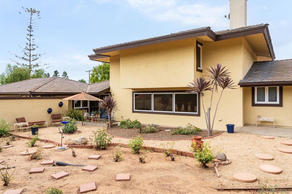 6358 Lago Lindo Property Photo 15
