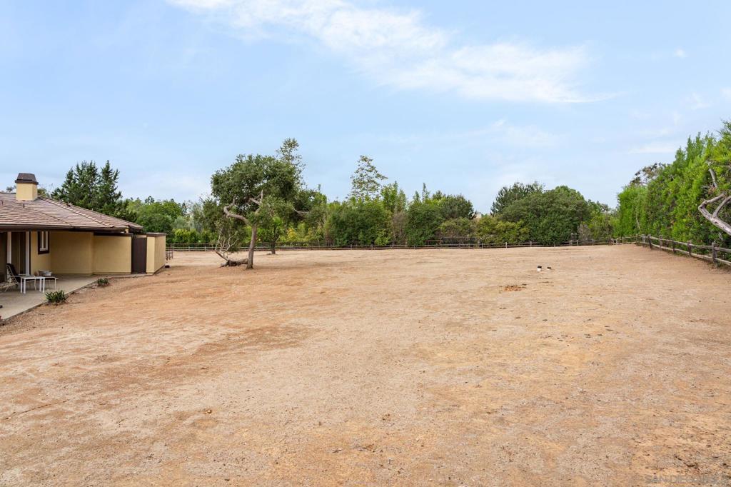 6358 Lago Lindo Property Photo 16