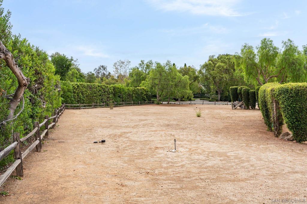 6358 Lago Lindo Property Photo 19