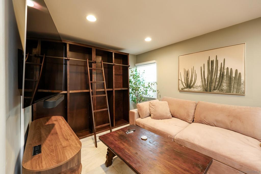 6475 Malcolm Dr Property Photo 32