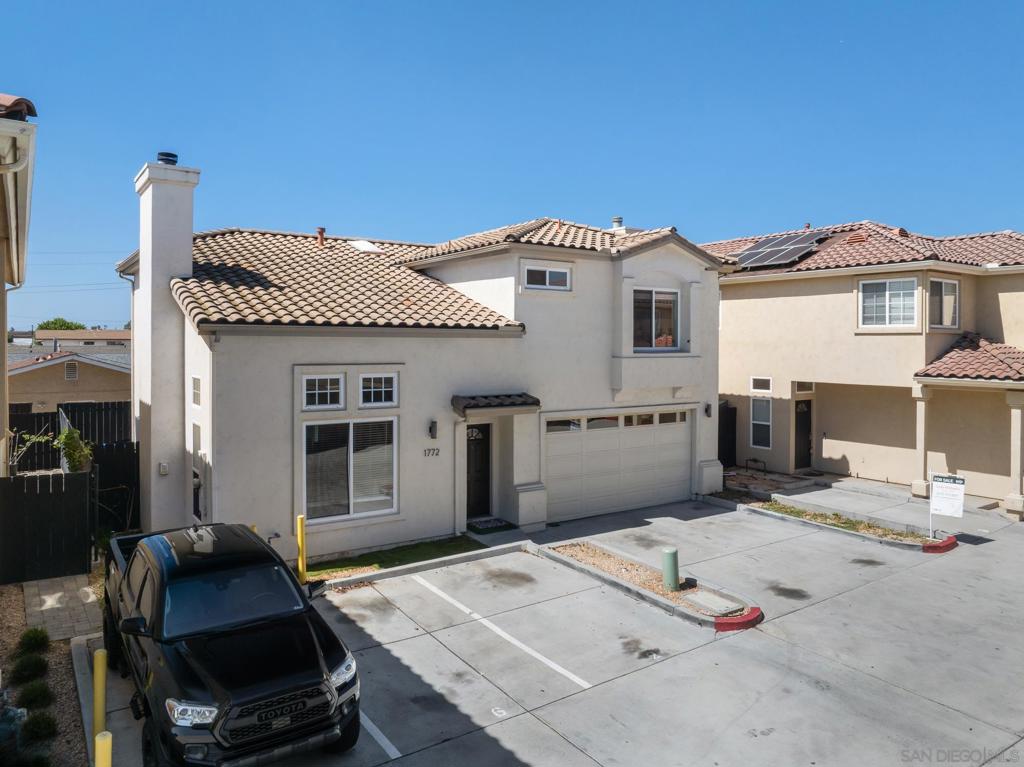 1772 Elm Property Photo 4