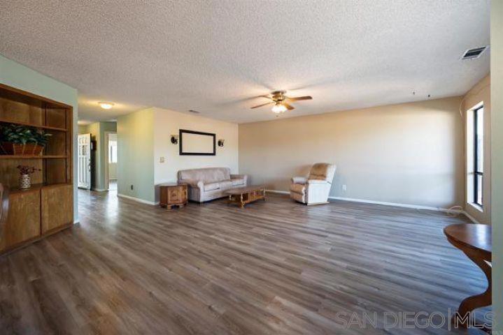 1811 Lynx Glen Property Photo 7