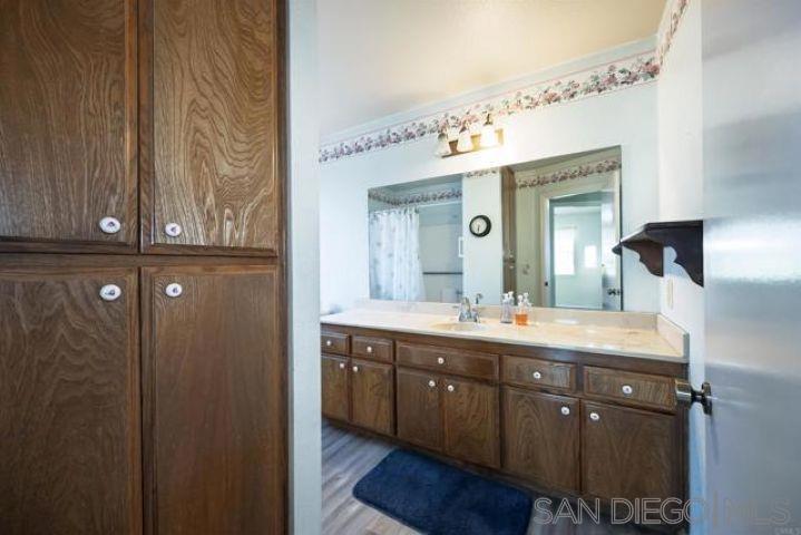 1811 Lynx Glen Property Photo 12