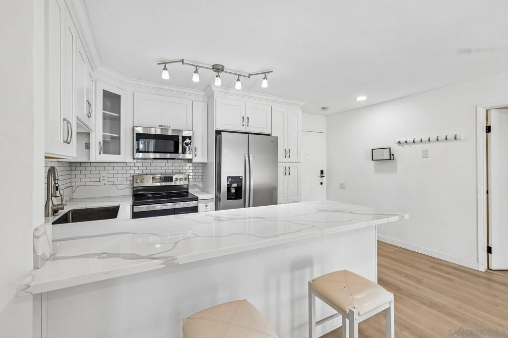 4600 Lamont St 204 Property Photo 1