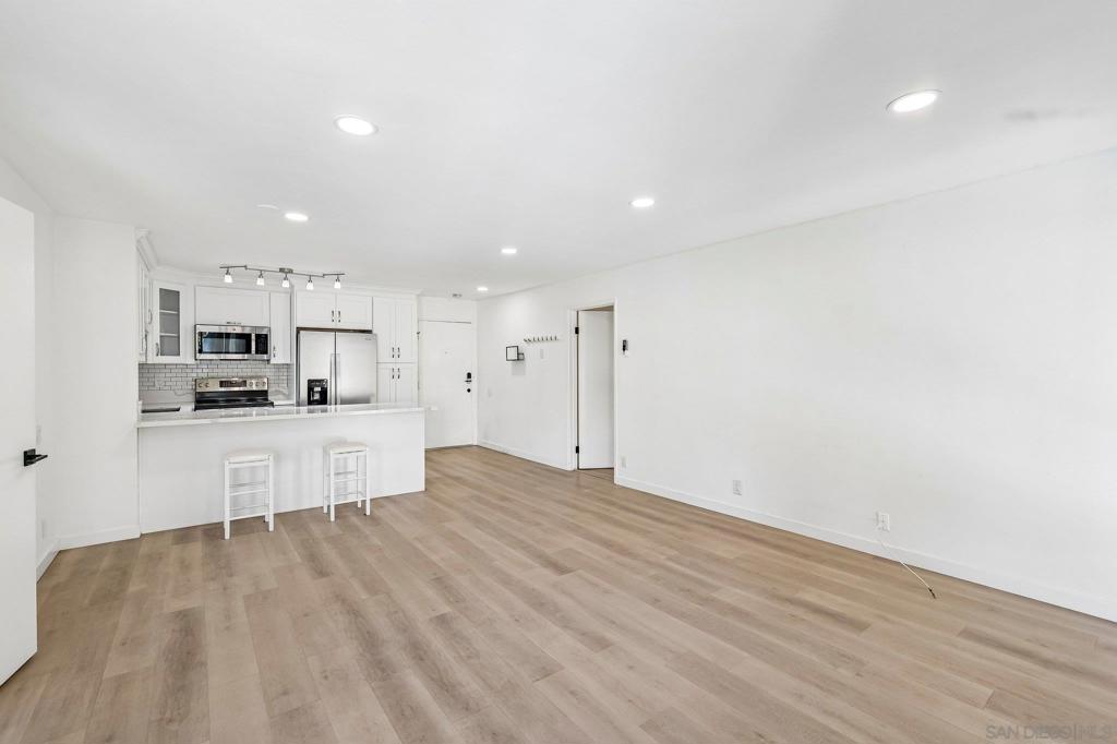 4600 Lamont St 204 Property Photo 6