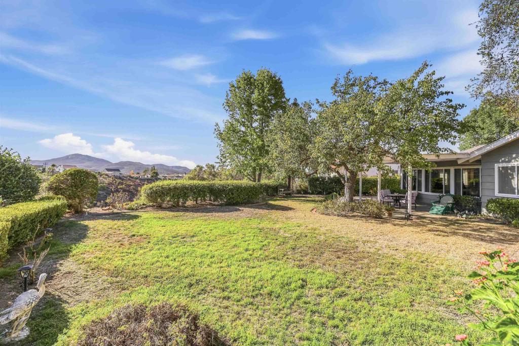 2083 Flying Hills Property Photo 3