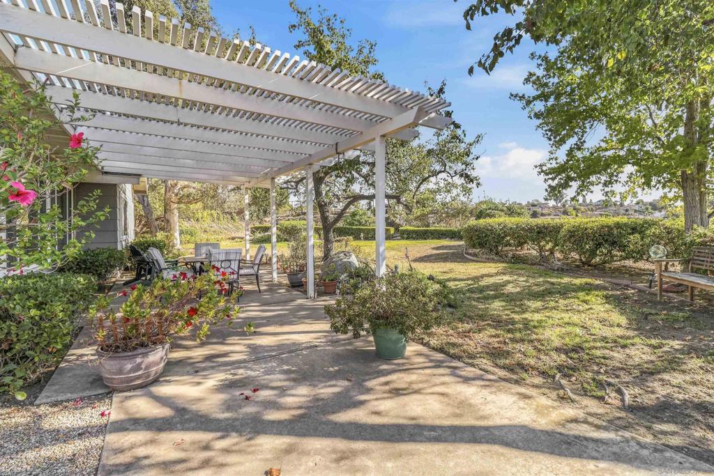 2083 Flying Hills Property Photo 22
