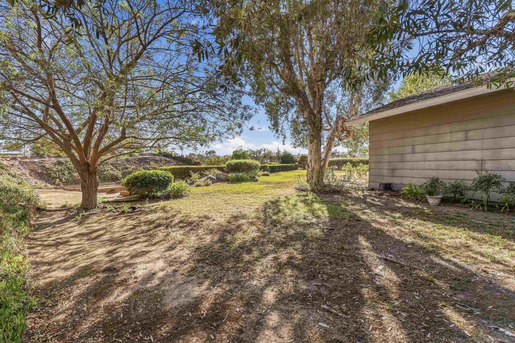 2083 Flying Hills Property Photo 23