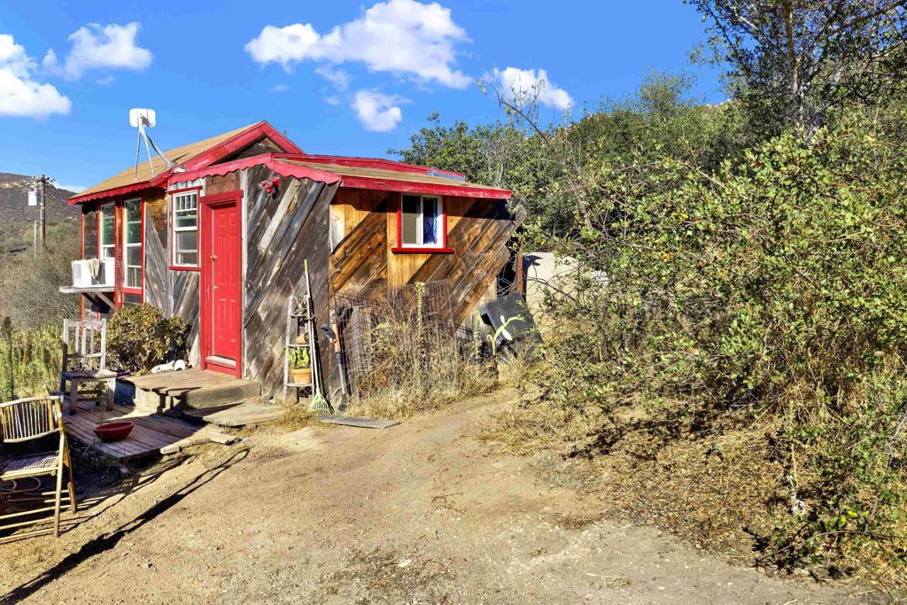 16743 Christopher Ln Property Photo 13